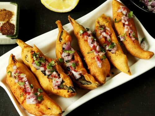 Aloo Stuffed Mirchi Pakoda