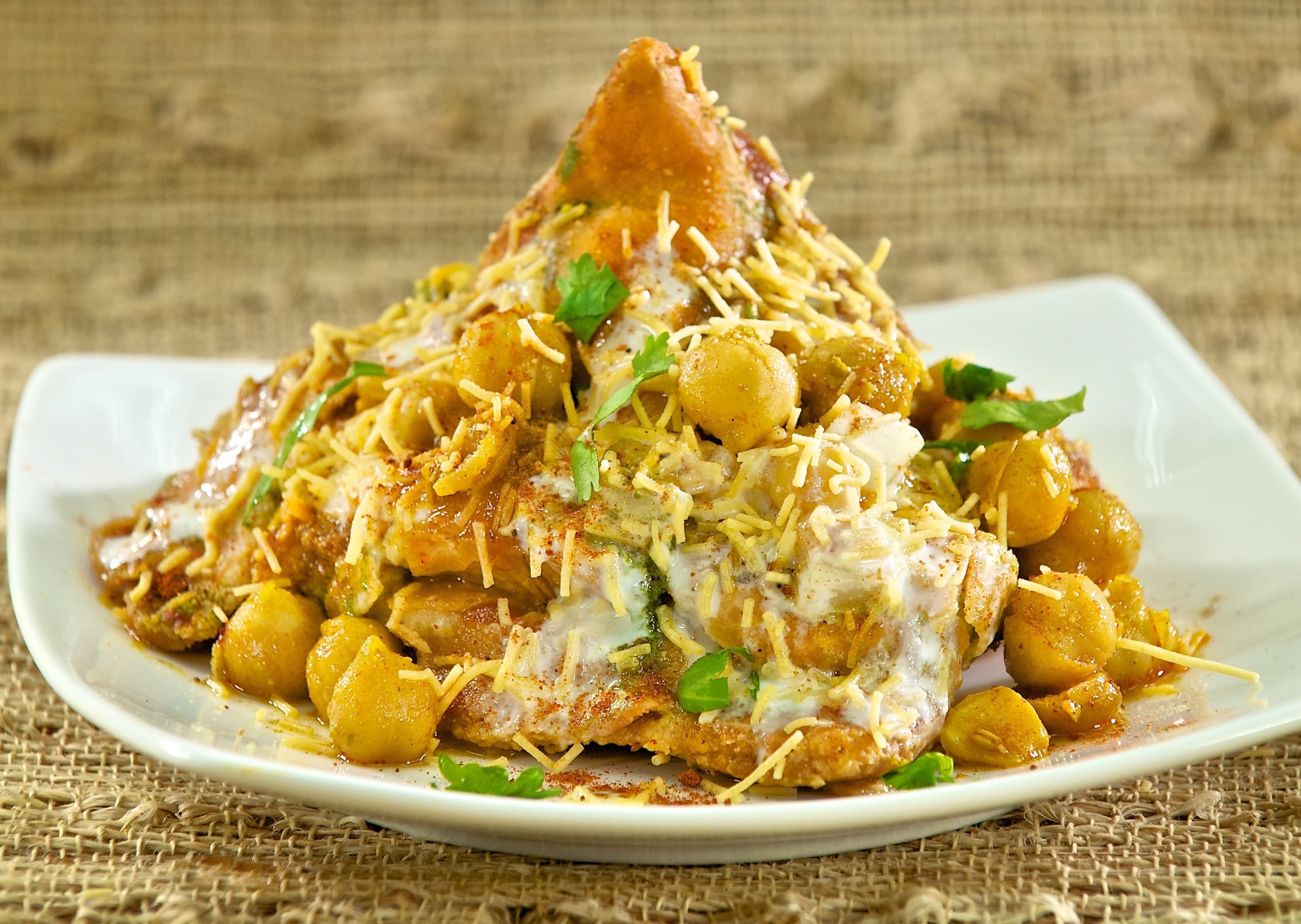 Chole Samosa Chaat (V)